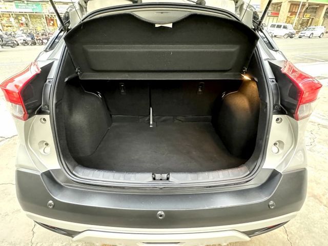 智行旗艦版~選配原廠導航.電視 360環景 LED頭燈 盲點 定速 i-key 恆溫 胎壓偵測 前後雷達 原版件 全額貸  第19張相片