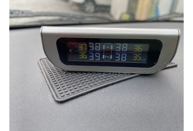 Toyota INNOVA  第9張相片