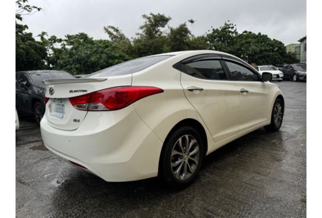 Hyundai ELANTRA  第7張相片