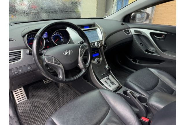Hyundai ELANTRA  第10張相片