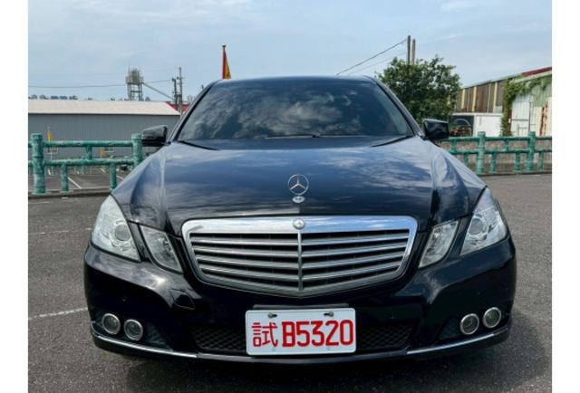 Benz E220  第2張相片