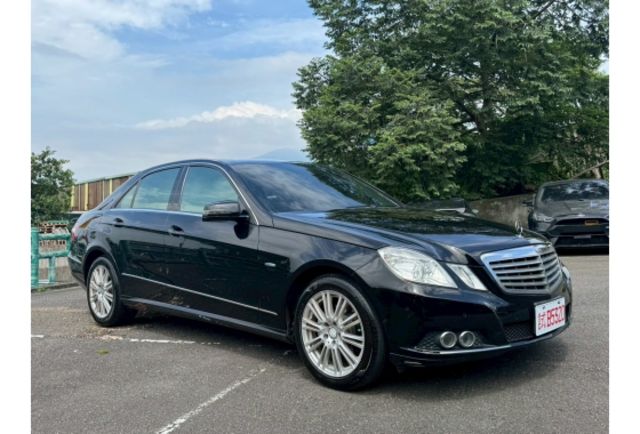 Benz E220  第3張相片