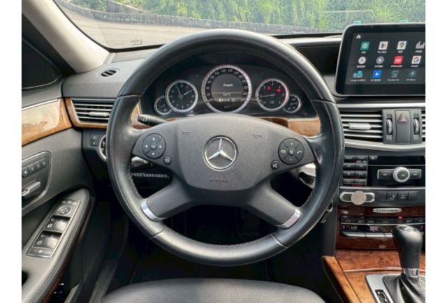 Benz E220  第10張相片