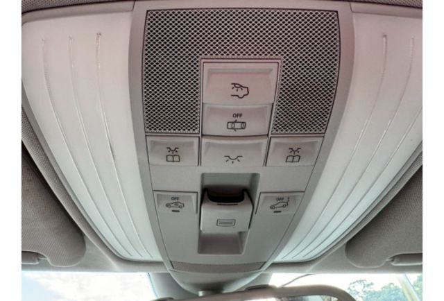 Benz E220  第12張相片