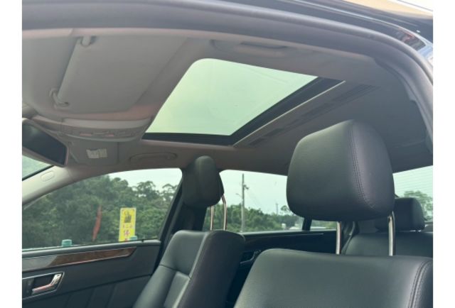 Benz E220  第13張相片