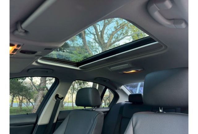 BMW 323I  第11張相片