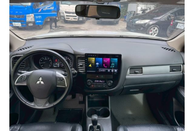 Mitsubishi OUTLANDER  第7張相片