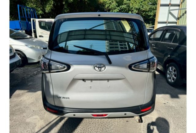 Toyota SIENTA  第5張相片