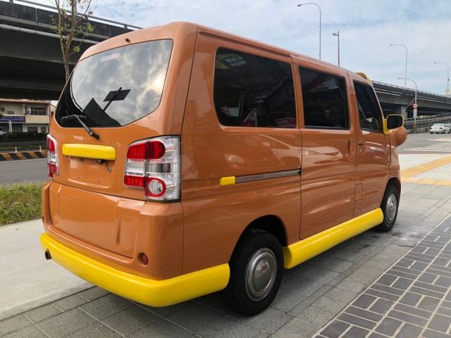 只跑3萬!! 超可愛拉拉熊造型菱利★倒車影像行車紀錄器★廣告宣傳的最佳助手★多用途8人座★娃娃車、行動餐車、咖啡車~  第16張相片