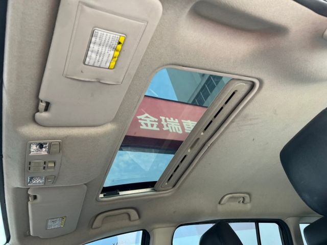 有剛性!有動力!有空間!多項收折座椅高實用性空間利用 里程保證 豪華天窗版7人座!  第16張相片