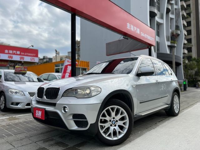 xDrive35i 極美總代理小改款/原廠保養/原版件/全景天窗/影音導航/藍芽/定速/電動尾門  第1張相片