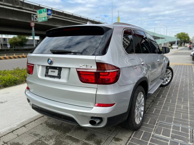 xDrive35i 極美總代理小改款/原廠保養/原版件/全景天窗/影音導航/藍芽/定速/電動尾門  第5張相片