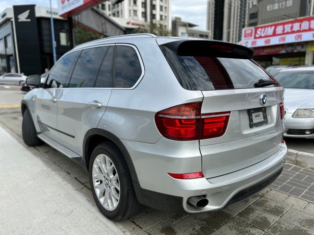 xDrive35i 極美總代理小改款/原廠保養/原版件/全景天窗/影音導航/藍芽/定速/電動尾門  第6張相片