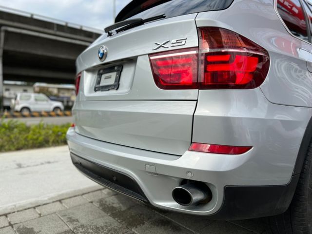 xDrive35i 極美總代理小改款/原廠保養/原版件/全景天窗/影音導航/藍芽/定速/電動尾門  第9張相片