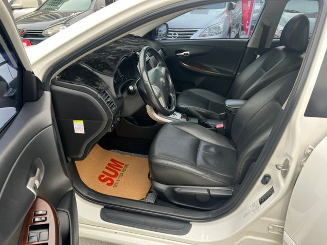 簡單造就非凡!不只是代步車更堪稱是代步車神!G版天窗/定速/恆溫/抬顯/導航/藍芽/快控/霧燈  第9張相片