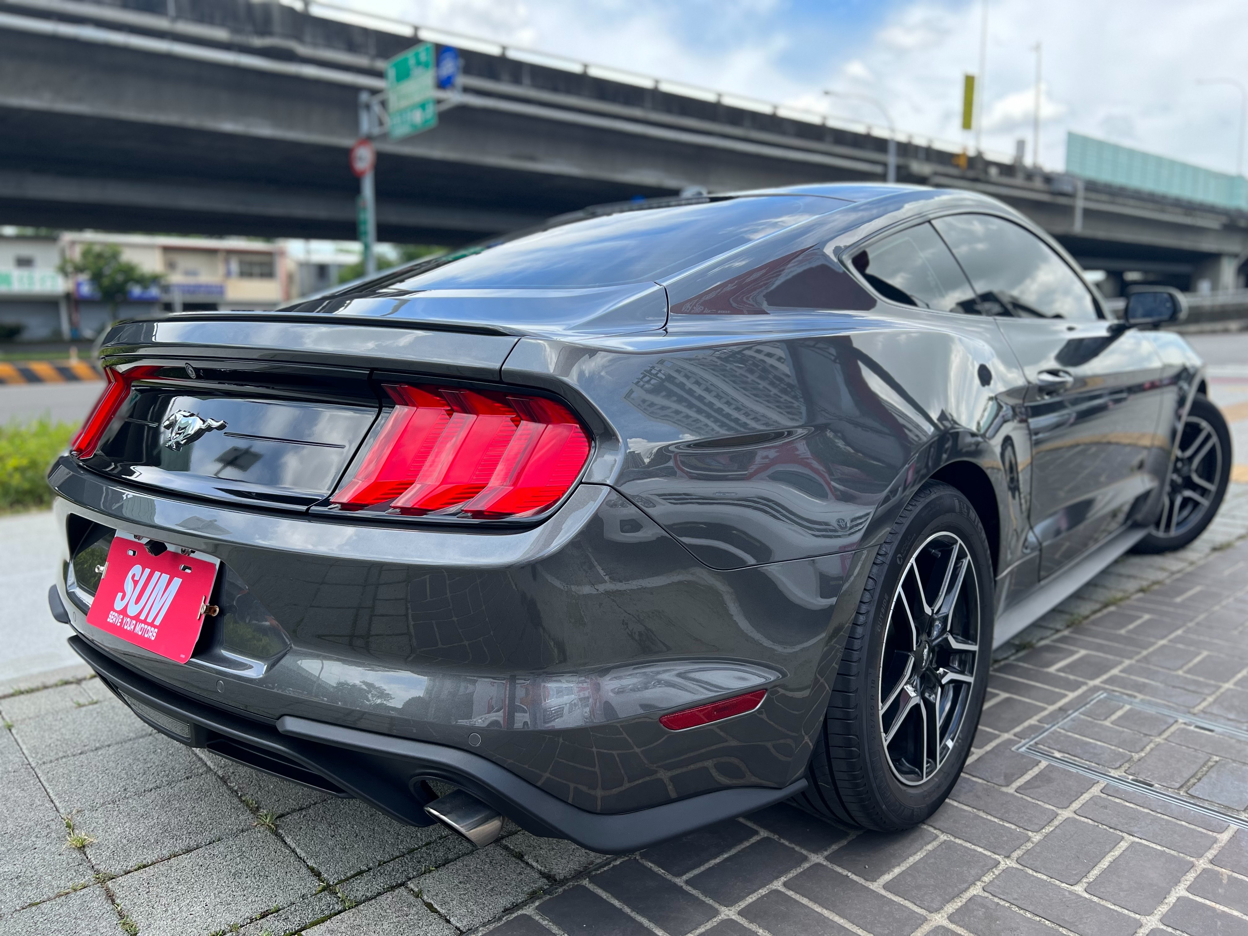 小改款十速手自排/數位儀表板/360度環景/8吋多功能彩色觸控螢幕/方向盤加熱/循跡防滑/電熱椅  第7張相片