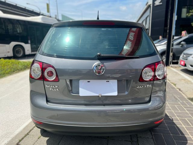 超大車內空間 安全舒適一次擁有/自動頭燈/定速/後置杯架/前後霧燈/恆溫空調  第6張相片
