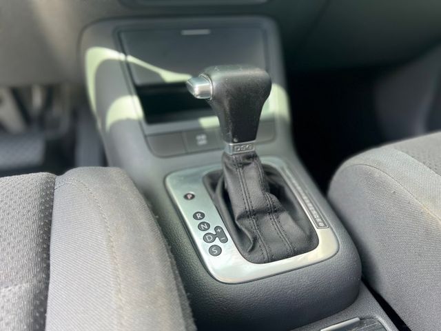 超大車內空間 安全舒適一次擁有/自動頭燈/定速/後置杯架/前後霧燈/恆溫空調  第14張相片