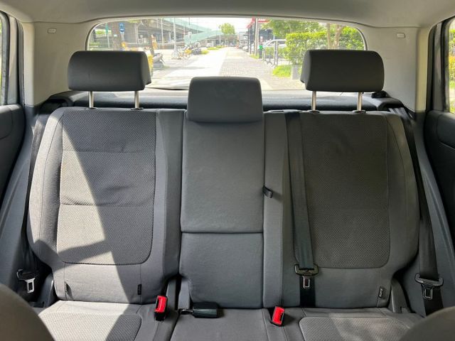超大車內空間 安全舒適一次擁有/自動頭燈/定速/後置杯架/前後霧燈/恆溫空調  第16張相片