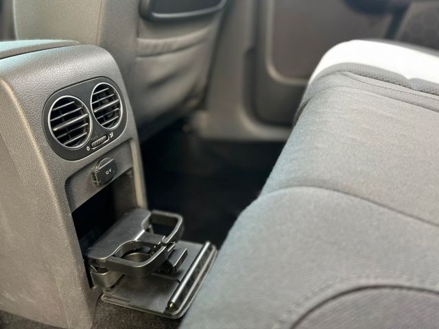 超大車內空間 安全舒適一次擁有/自動頭燈/定速/後置杯架/前後霧燈/恆溫空調  第17張相片