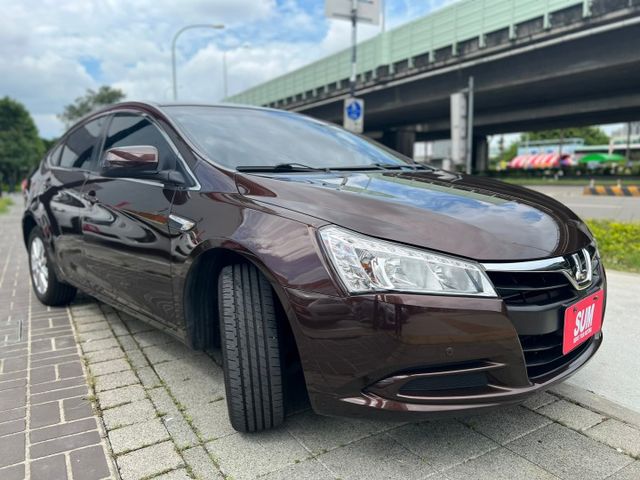 一手車/原廠保養HUD抬頭顯示器/觸控螢幕/倒車顯影/電動天窗/恆溫空調/電子手煞車  第2張相片