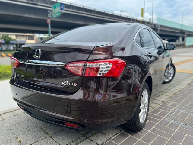 一手車/原廠保養HUD抬頭顯示器/觸控螢幕/倒車顯影/電動天窗/恆溫空調/電子手煞車  第4張相片