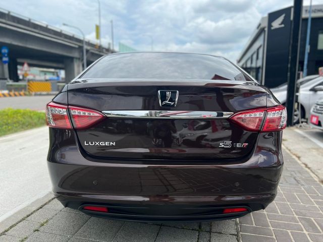 一手車/原廠保養HUD抬頭顯示器/觸控螢幕/倒車顯影/電動天窗/恆溫空調/電子手煞車  第5張相片