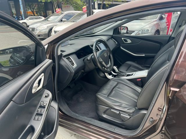 一手車/原廠保養HUD抬頭顯示器/觸控螢幕/倒車顯影/電動天窗/恆溫空調/電子手煞車  第8張相片