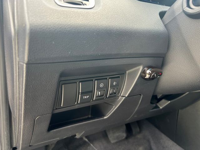 一手車/原廠保養HUD抬頭顯示器/觸控螢幕/倒車顯影/電動天窗/恆溫空調/電子手煞車  第12張相片