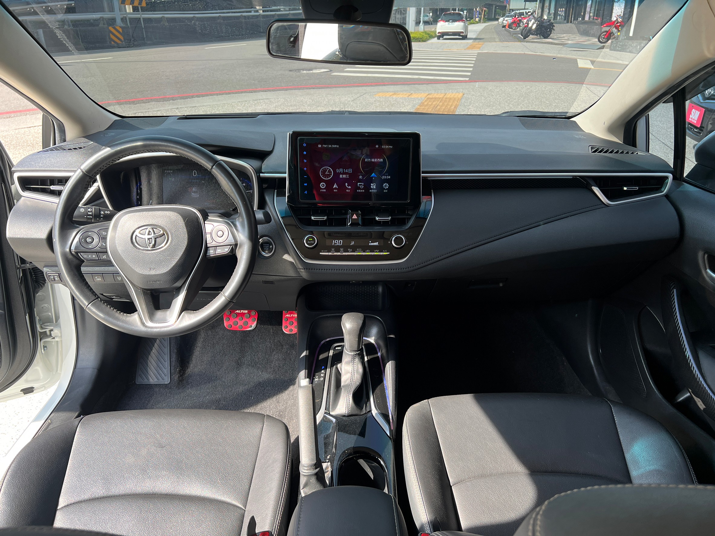 IKEY電動椅32色氣氛燈盲點環景ACC跟車自動煞停自動遠燈切換胎壓偵測藍芽導航恆溫  第14張相片