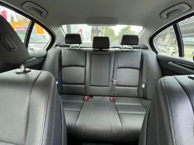 5 SERIES SEDAN F10  第10張相片