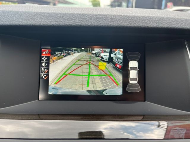 5 SERIES SEDAN F10  第14張相片