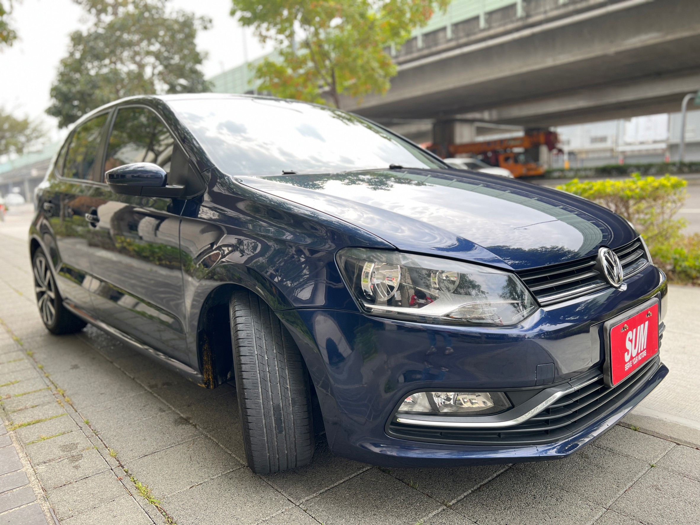 【實車實價 里程保證】歐系小掀背/ 安全代步車 / 省油省稅／恆溫／安卓機  第2張相片
