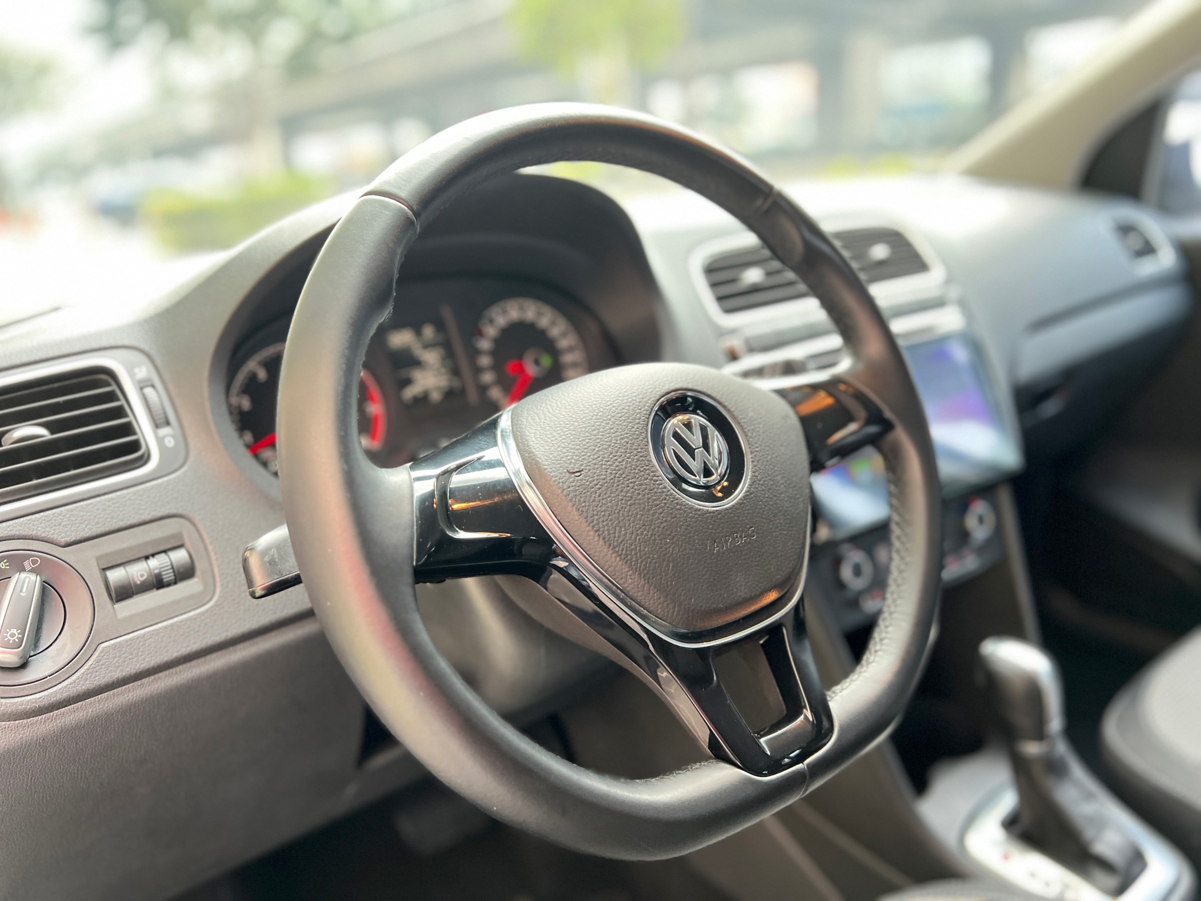【實車實價 里程保證】歐系小掀背/ 安全代步車 / 省油省稅／恆溫／安卓機  第7張相片
