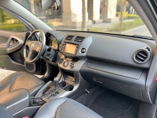 日系進口休旅車2.4 G版頂級款 認證車 六安/定速/恆溫/電動椅/導航/倒車顯影/天窗  第9張相片