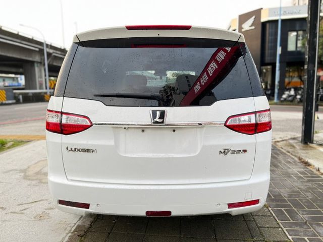 【實車實價里程保證】五大保固 / 實跑11萬 / 認證車 / 稀有白色/電動滑門  第5張相片