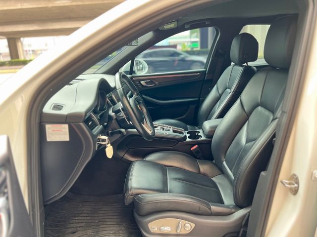 一手女用原廠保養/僅跑七萬(剛保養完)ACC智慧巡航/車道偏離/14向記憶座椅/三區恆溫/駕駛模式切換/電子手剎/電尾門  第9張相片
