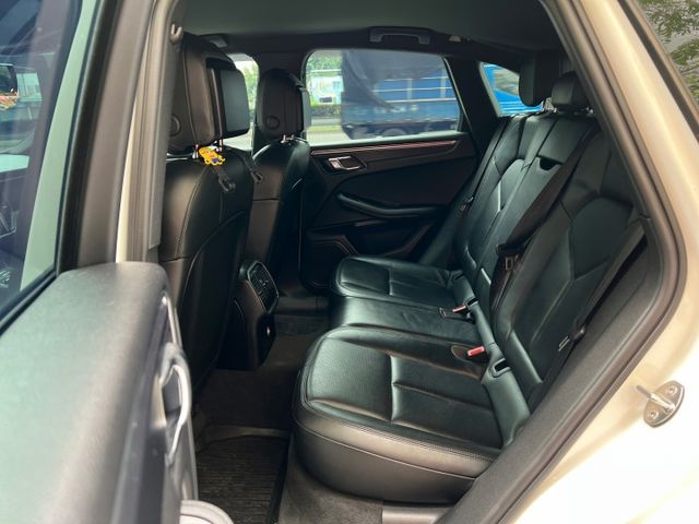 一手女用原廠保養/僅跑七萬(剛保養完)ACC智慧巡航/車道偏離/14向記憶座椅/三區恆溫/駕駛模式切換/電子手剎/電尾門  第10張相片