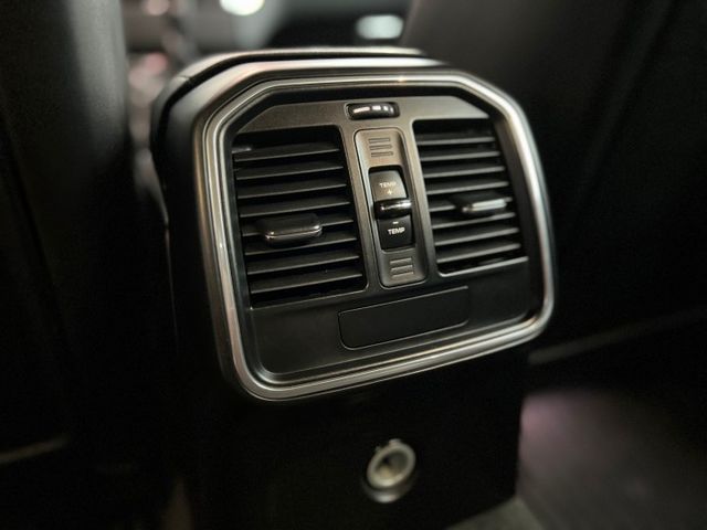 一手女用原廠保養/僅跑七萬(剛保養完)ACC智慧巡航/車道偏離/14向記憶座椅/三區恆溫/駕駛模式切換/電子手剎/電尾門  第14張相片