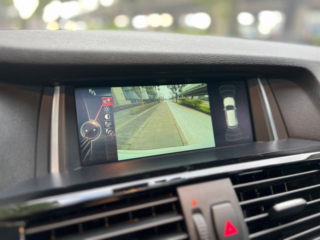 全景天窗電尾門 記憶椅自動雨刷,頭燈 倒車顯影後座傾倒 陡坡緩降前後鏡頭換檔撥片  第14張相片