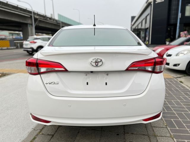 原廠保養/內外皆美/電折/自動大燈/藍芽支援/胎壓偵測/循跡防滑  第4張相片