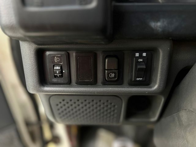 實車實價 認證車 無待修 原廠保固 全新皮椅方向盤 賺錢發財車(整備中)  第9張相片
