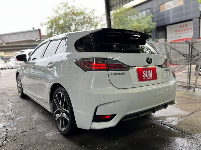 F-sport版限量版/黑車頂/倒車顯影/自動雨刷頭燈/頭燈清洗/藍芽/雙區恆溫/十顆喇叭/定速  第2張相片