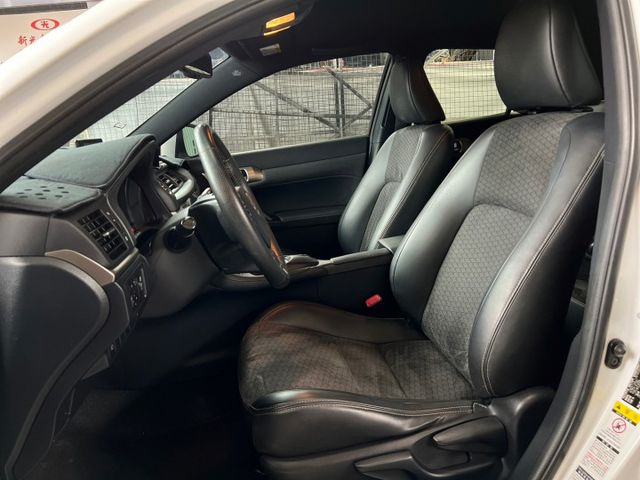 F-sport版限量版/黑車頂/倒車顯影/自動雨刷頭燈/頭燈清洗/藍芽/雙區恆溫/十顆喇叭/定速  第4張相片
