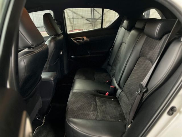 F-sport版限量版/黑車頂/倒車顯影/自動雨刷頭燈/頭燈清洗/藍芽/雙區恆溫/十顆喇叭/定速  第5張相片