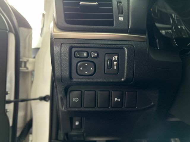 F-sport版限量版/黑車頂/倒車顯影/自動雨刷頭燈/頭燈清洗/藍芽/雙區恆溫/十顆喇叭/定速  第14張相片