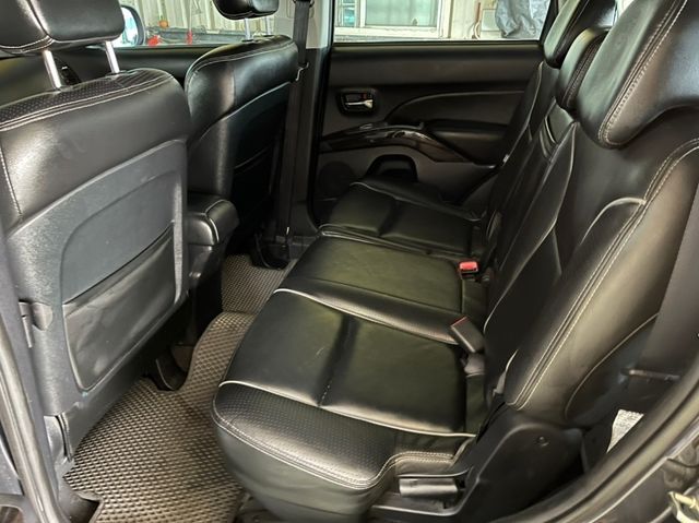 MITSUBISHI三菱 OUTLANDER  第4張相片