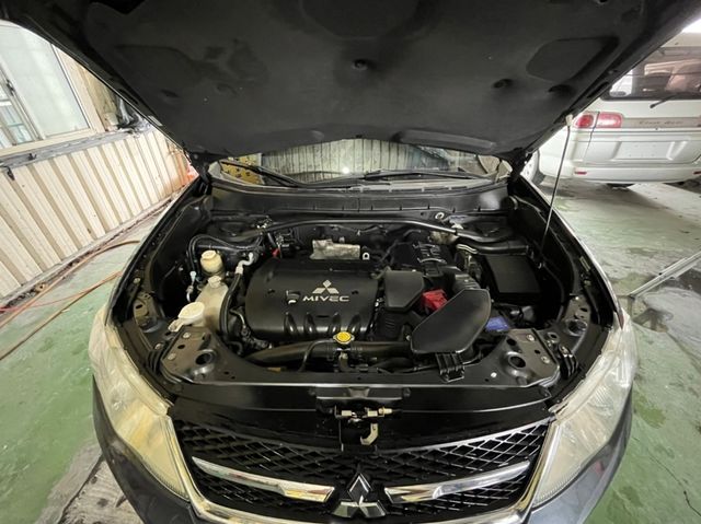 MITSUBISHI三菱 OUTLANDER  第9張相片