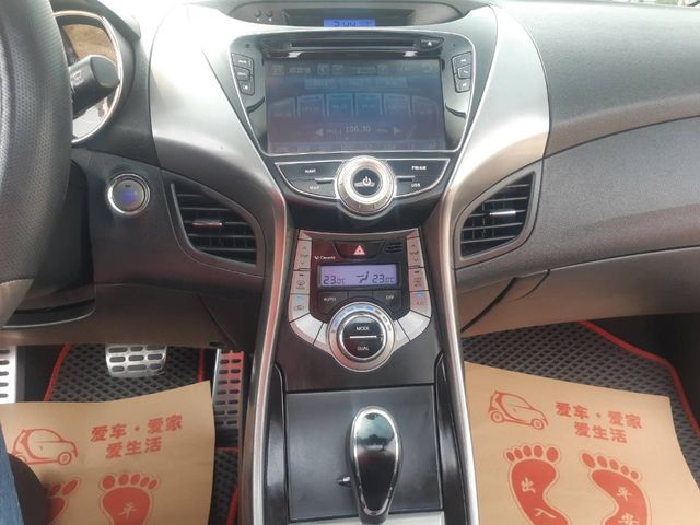 HYUNDAI現代 ELANTRA  第7張相片