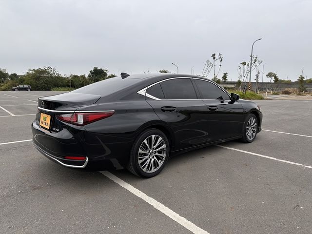 LEXUS凌志 ES250  第2張相片